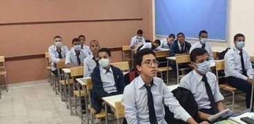 جانب من الدراسة بمدارس مياه الشرب والصرف الصحي