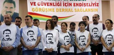 تجمع في دياربكر لدعم الزعيم الكردي عبدالله أوجلان المعتقل في السجون التركية.