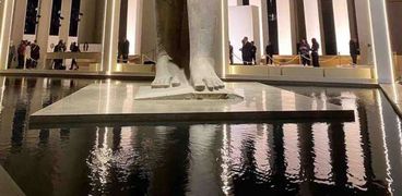 تمثال رمسيس الثانى بالبهو العظيم