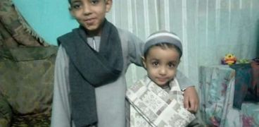 «مصطفى وثابت» أطفال «محمد» المصابين بمرض مناعي