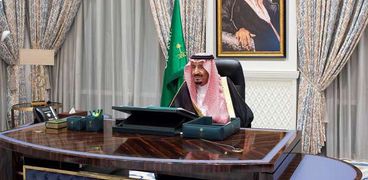 الملك سلمان بن عبد العزيز خلال ترؤسه جلسة مجلس الوزراء السعودي