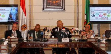 مؤتمر صحفي لرئيس جامعة القاهرة