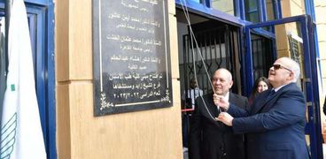 رئيس جامعة القاهرة يفتتح مستشفى طب الأسنان