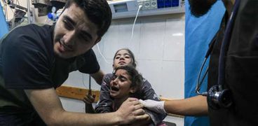 طفلة فلسطينية مصابة بأحد المستشفيات في غزة