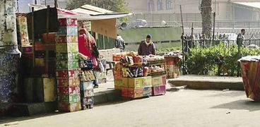 أكشاك بيع السجائر والحلويات تنتشر وسط القاهرة