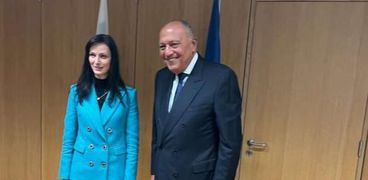 وزير الخارجية سامح شكري مع وزيرة خارجية بلغاريا