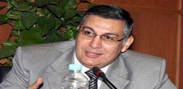 الدكتور صلاح الدين فهمي، أستاذ الاقتصاد بجامعة الأزهر