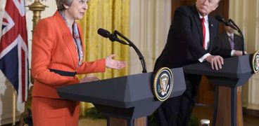 الرئيس الأمريكي ترامب ورئيسة الوزراء البريطانية تريزا ماي في مؤتمر صحفي سابق