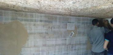 فك جدارية مقبرة  توتو بسوهاج