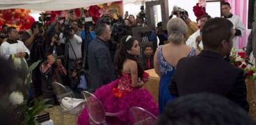 بالصور| عيد ميلاد فتاة يتحول إلى حفل هائل يحضره الآلاف في المكسيك
