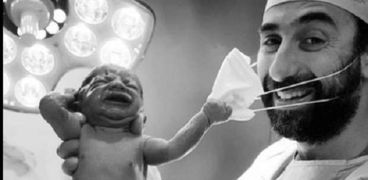 الرضيع مع الدكتور سامر شعيب