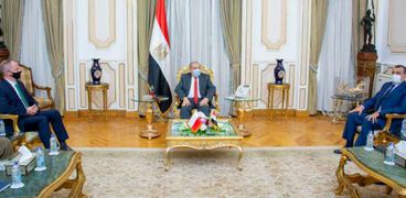 «مرسي» يناقش مع السفير البولندي ومسؤولي «PGZ» زيادة التبادل التجاري