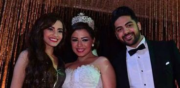 شاهيناز ضياء الدين وزوجها إيهاب في حفل زفافهم
