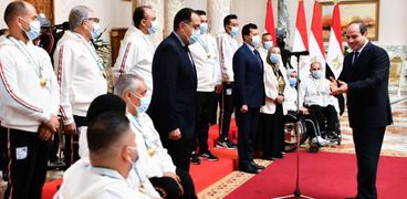 الرئيس عبدالفتاح السيسي خلال تكريمه للأبطال