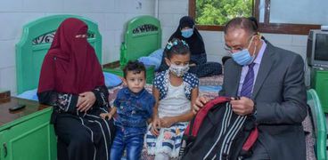 محافظ الإسكندرية يزور مجمع الهلال الأحمر المصري للخدمات الاجتماعية والصحية بمحرم بك ، لتقديم الدعم اللازم لأطفال مرضى السرطان 