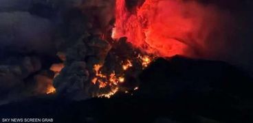 بركان جبل إيبو في إندونسيا
