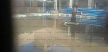 برك المياه تعيق حركة دخول المرضي بمستشفيات الإسكندرية