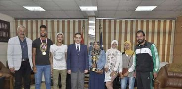 جامعة القناة تكرم الطلاب  الفائزين بمهرجان كرة السرعة للجامعات المصرية .