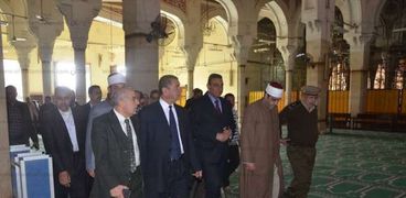 محافظ كفر الشيخ  يتفقد ترميم اعمدة مسجد الدسوقى بدسوق