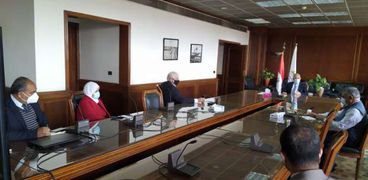 وزير الرى خلال اجتماع مع روبرت روبوتوم 