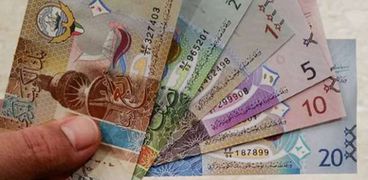 سعر الدينار الكويتي اليوم الإثنين