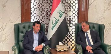 وزير الشباب والرياضة يصل العراق