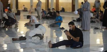 حكم الاعتكاف في غير رمضان الإفتاء توضحه