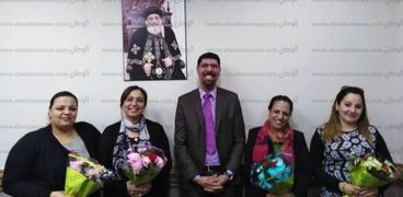 "بطريركية الإسكندرية" توزع الورود على الأمهات احتفالاً بعيد الأم