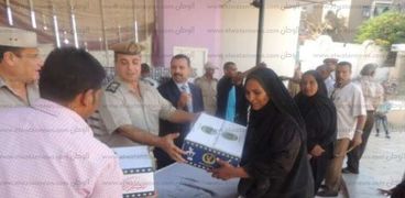 توزيع كرتونة رمضان مديريات الأمن