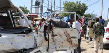 آثار التفجير الإرهابي في العاصمة الصومالية "مقديشو"