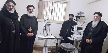 وكيل البطريركية يفتتح عيادات طبية بالإسكندرية