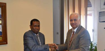 جامعة الإسكندرية تستقبل سفير تنزانيا لبحث سبل التعاون بين البلدين