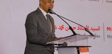 وزير العمل حسن شحاتة