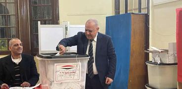 محمد السعداوي نائب وزير قطاع الأعمال العام يدلي بصوته في انتخابات الرئاسة