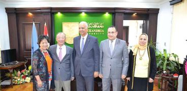 رئيس جامعة الإسكندرية يوقع وثيقة تعاون مع الصين
