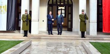 الرئيس السيسي يعقد مباحثات على مستوى القمة مع رئيس الوزراء المجري