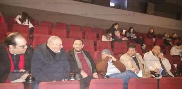 خالد الجندي أثناء مشاهدة الفيلم