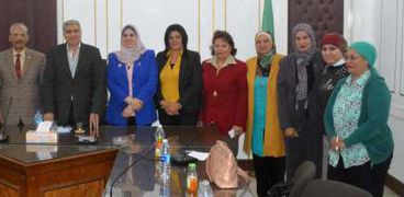 محافظ المنيا يلتقي أعضاء المجلس القومي للمرأة