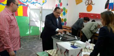 رئيس جامعة حلوان يدلي بصوته بالانتخابات الرئاسية