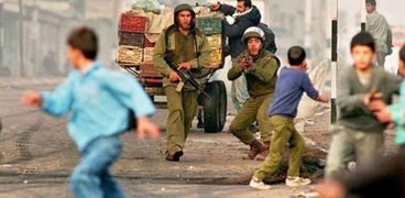 اليوم..الفلسطينيون يحيون الذكرى الـ"32" لاندلاع انتفاضة الحجارة