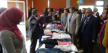 معرض خيري للملابس بجامعة المنيا