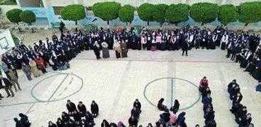 تلاميذ مدارس الإسكندرية يجسدون "القدس" في الفناء
