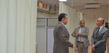 رئيس جامعة الزقازيق يتفقد استعدادات المستشفيات الجامعية لمواجهة كورونا