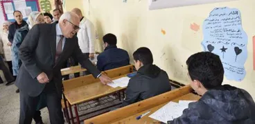 محافظ بورسعيد يتفقد امتحان الهندسة