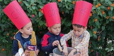 الأطفال في ورشة لطهي الطعام