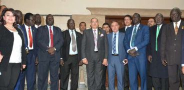 محافظ سوهاج يبحث تنفيذ مشاريع تنمية مع وفد من جنوب السودان