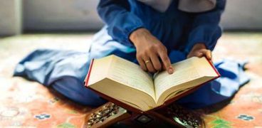 آداب سماع القرآن - تعبيرية