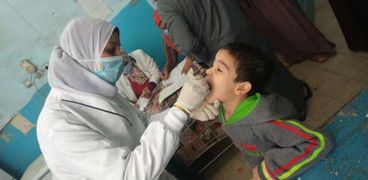 «الصحة» تطعم 15.8 مليون طفل بينهم 18 ألفا من غير المصريين ضد شلل الأطفال