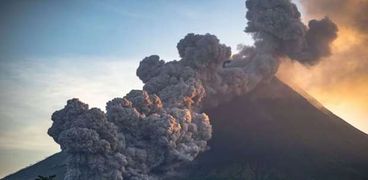 ثوران بركان إندونيسيا