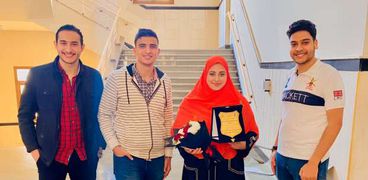 تكريم موظفة شؤون الطلاب بكلية الطب جامعة كفر الشيخ